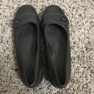 Born Professional Flats size 8 Brown Button Detail